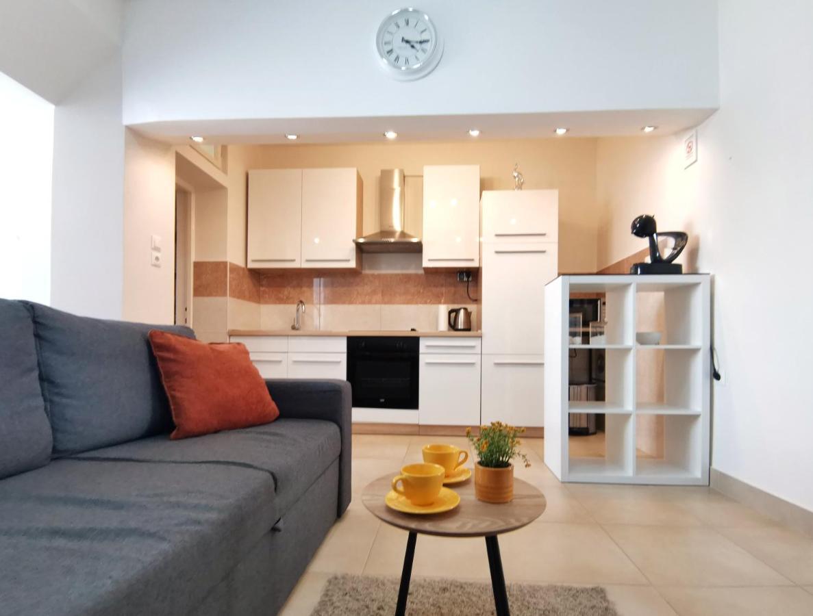Honeycomb Apartment Split - Free Parking Экстерьер фото